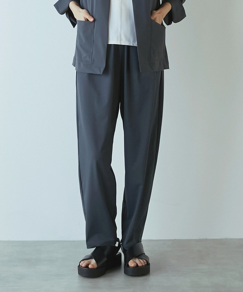 LOGEMENT DE CLAIRE（ロジュモンドクレール）の「【Allease/オールイーズ】テーパードイージーパンツ（その他パンツ・レディース・ブラック/チャコールグレー・FREE）」の2枚目の写真