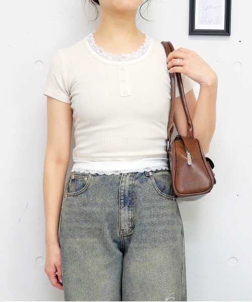 FUN（ファン）の「ヘンリーレースプルオーバー（Tシャツ/カットソー・レディース・ピンク/イエロー/アイボリー/ブラック/グレー・FREE）」の2枚目の写真