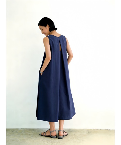 Sew loop(ソーループ)の「リネン混背中タックノースリーブワンピース(ワンピース・レディース・ネイビー/グレー/ブラック・L/M)」の20枚目の写真