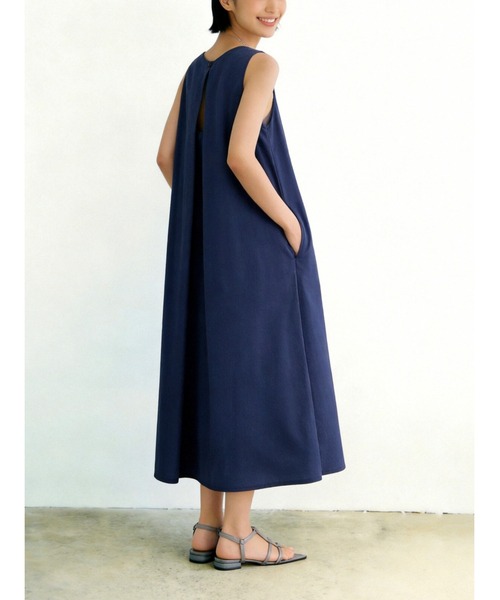 Sew loop(ソーループ)の「リネン混背中タックノースリーブワンピース(ワンピース・レディース・ネイビー/グレー/ブラック・L/M)」の19枚目の写真