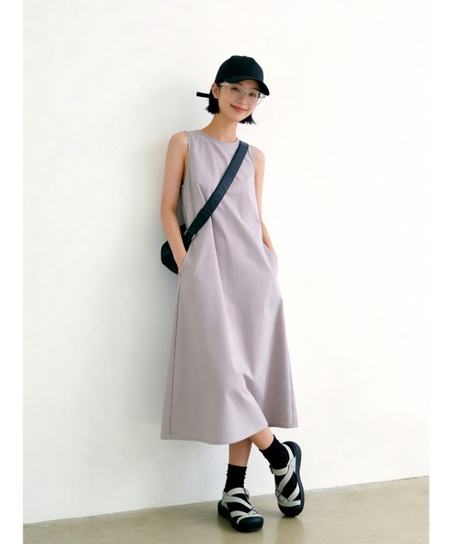 Sew loop(ソーループ)の「リネン混背中タックノースリーブワンピース(ワンピース・レディース・ネイビー/グレー/ブラック・L/M)」の13枚目の写真