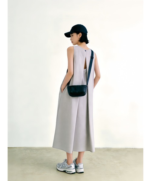 Sew loop(ソーループ)の「リネン混背中タックノースリーブワンピース(ワンピース・レディース・ネイビー/グレー/ブラック・L/M)」の11枚目の写真