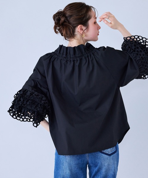 Audie a Muses(オーディアミューズ)の「刺繍スリーブフレアブラウス(シャツ/ブラウス・レディース・レッド/オフホワイト/ブラック・FREE)」の21枚目の写真
