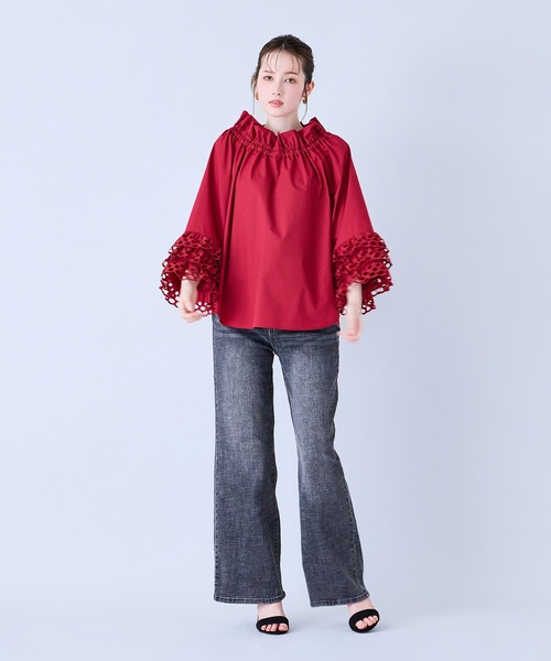 Audie a Muses(オーディアミューズ)の「刺繍スリーブフレアブラウス(シャツ/ブラウス・レディース・レッド/オフホワイト/ブラック・FREE)」の13枚目の写真