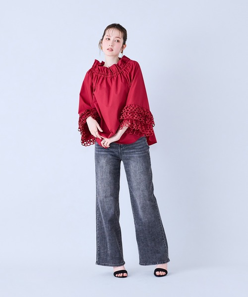 Audie a Muses(オーディアミューズ)の「刺繍スリーブフレアブラウス(シャツ/ブラウス・レディース・レッド/オフホワイト/ブラック・FREE)」の14枚目の写真