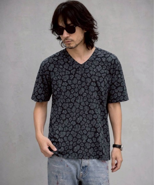 KAMINARI_TOKIO(カミナリトキオ)の「Vネックレオパード風総柄Tシャツ(Tシャツ/カットソー・レディース・ブラック/グレー・FREE)」の5枚目の写真