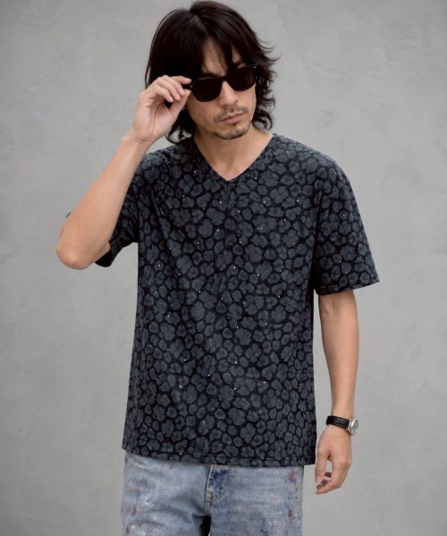 KAMINARI_TOKIO(カミナリトキオ)の「Vネックレオパード風総柄Tシャツ(Tシャツ/カットソー・レディース・ブラック/グレー・FREE)」の7枚目の写真