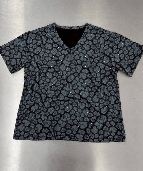 KAMINARI_TOKIO(カミナリトキオ)の「Vネックレオパード風総柄Tシャツ(Tシャツ/カットソー・レディース・ブラック/グレー・FREE)」の8枚目の写真