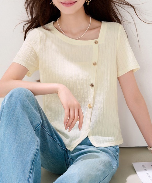 ONEP STAR（ワンピスター）の「アシンメトリーボタンデザイン半袖ブラウス（シャツ/ブラウス・レディース・ベージュ・X-LARGE/LARGE/MEDIUM）」の3枚目の写真