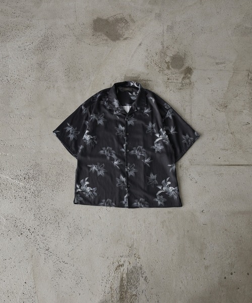 CLEL(クレイル)の「【CLEL】2Way Multi Pattern Drape Short Sleeve Shirt/2way 花柄 アブストラクト柄ドレープ半袖シャツ(シャツ/ブラウス・メンズ・グレー系3/ブラウン系1/グレー系1/ブラック系2/ブラック系1・XS/S/L/M)」の6枚目の写真
