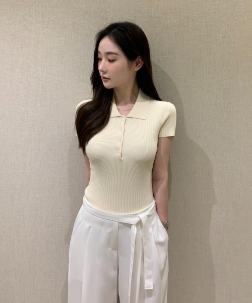FAVORITO(ファヴォリート)の「ボタンダウンニットトップス(ニット/セーター・レディース・ライトベージュ/ホワイト・F)」の3枚目の写真