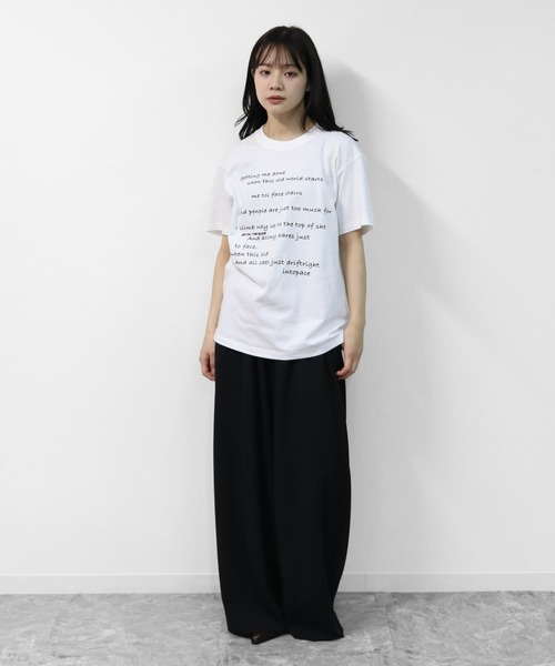 THE CELL.(ザセルドット)の「リラックスシルエット ロゴT 1 RELAXED SILHOUETTE LOGO T-SHIRT 1(Tシャツ/カットソー・レディース・オフホワイト/ブラック・FREE)」の4枚目の写真