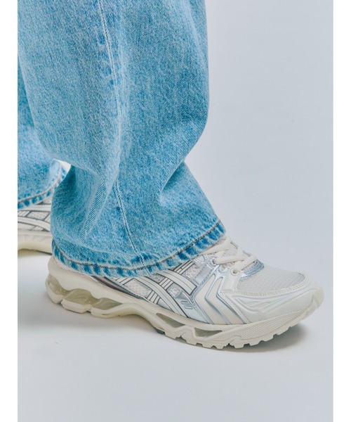 ASICS(アシックス)の「GEL-KAYANO 14 / ゲルカヤノ 14(スニーカー・メンズ・ホワイト×シルバー・27/23.5/23/26/26.5/24.5/22.5/25/29/29.5/28.5/27.5/28/25.5/24/30.5)」の15枚目の写真