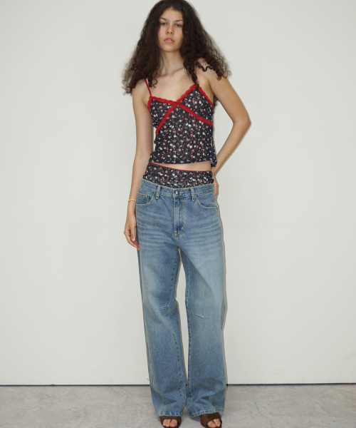 THIRSTYCLUB(サースティークラブ)の「Signature washed jeans - Light blue(デニムパンツ・レディース・その他・1/2)」の2枚目の写真