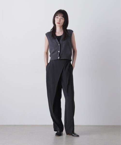 YLEVE（イレーヴ）の「YLEVE / RAYON-POLYESTER BROAD TROUSERS（その他パンツ・レディース・ブラック/ブラウン・1）」の2枚目の写真