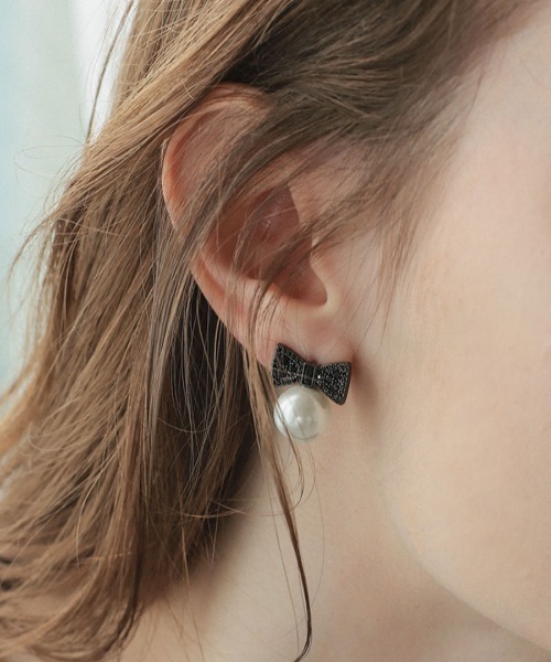 at.(アット)の「【at.】パールリボンピアス(ピアス(両耳用)・レディース・ブラック・ONE SIZE)」の1枚目の写真
