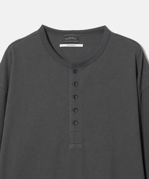 green label relaxing(グリーンレーベルリラクシング)の「FINE BASIC ヴィンテージライク ヘンリーネック 長袖 カットソー Tシャツ(Tシャツ/カットソー・メンズ・ダークグレー/ホワイト・M/XL/L)」の10枚目の写真