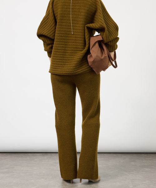VERMEIL par iena(ヴェルメイユパーイエナ)の「Wool Yak Mix ニットパンツ(その他パンツ・レディース・カーキ/ネイビー・FREE)」の9枚目の写真