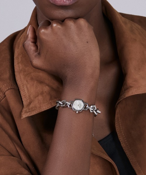 OLIVIA BURTON（オリビアバートン）の「「OLIVIA BURTON/オリビアバートン」シグネチャー - 18mm ヘックスリンク ミニ シルバーホワイト サンレイ ブレスレット（アナログ腕時計・レディース・シルバー・FREE）」の4枚目の写真