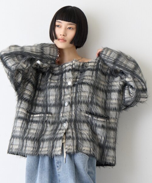 CIAOPANIC TYPY(チャオパニックティピー)の「銀ボタンチェックシャギーニットジャケット(カーディガン/ボレロ・レディース・ブラック/アイボリー/ピンク/オリーブ・ONE SIZE)」の22枚目の写真