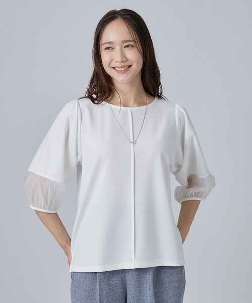 SHOO・LA・RUE(シューラルー)の「【洗濯機可/S-LL】 大人のシアー感 お袖切り替えラウンドネックトップス(Tシャツ/カットソー・レディース・ボルドー/ホワイト/ブラック・01/02/04/03)」の4枚目の写真