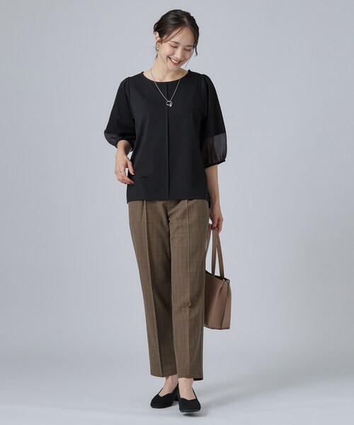 SHOO・LA・RUE(シューラルー)の「【洗濯機可/S-LL】 大人のシアー感 お袖切り替えラウンドネックトップス(Tシャツ/カットソー・レディース・ボルドー/ホワイト/ブラック・01/02/04/03)」の10枚目の写真