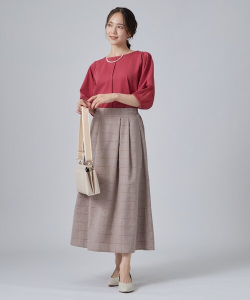 SHOO・LA・RUE(シューラルー)の「【洗濯機可/S-LL】 大人のシアー感 お袖切り替えラウンドネックトップス(Tシャツ/カットソー・レディース・ボルドー/ホワイト/ブラック・01/02/04/03)」の14枚目の写真