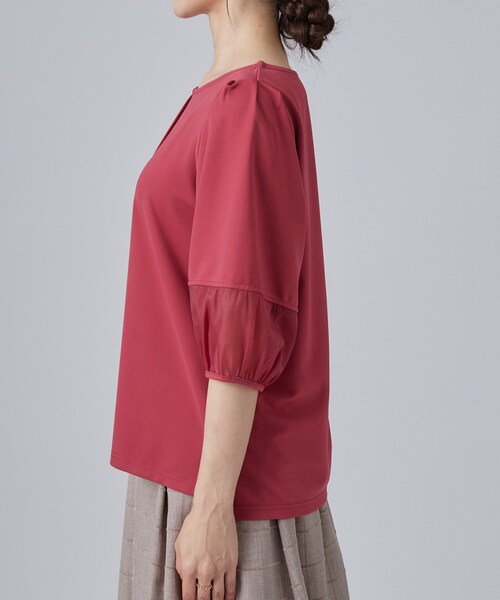 SHOO・LA・RUE(シューラルー)の「【洗濯機可/S-LL】 大人のシアー感 お袖切り替えラウンドネックトップス(Tシャツ/カットソー・レディース・ボルドー/ホワイト/ブラック・01/02/04/03)」の17枚目の写真