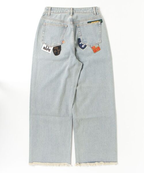 A BATHING APE(アベイシングエイプ)の「MULTI LOGO WIDE DENIM PANTS(デニムパンツ・レディース・ライトインディゴブルー・SMALL/X-SMALL/MEDIUM)」の2枚目の写真