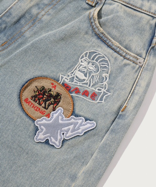 A BATHING APE(アベイシングエイプ)の「MULTI LOGO WIDE DENIM PANTS(デニムパンツ・レディース・ライトインディゴブルー・SMALL/X-SMALL/MEDIUM)」の5枚目の写真
