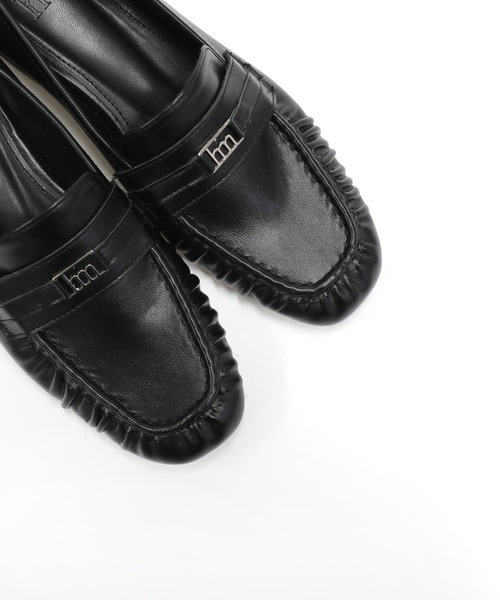 hiamu(ヒアム)の「ヒアム ロゴ装飾ポイント シャーリング クラシックローファー/2026 AW NEW COLLECTION(ローファー・レディース・ブラック/ブラウン/ブラック系その他・23.5cm/24.0cm/25.0cm/24.5cm/23.0cm)」の5枚目の写真