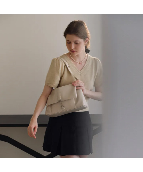 OVHEE（オヴェイ）の「クロエバッグ Chloe Bag（ショルダーバッグ・レディース・ブラック/アイボリー・FREE）」の2枚目の写真