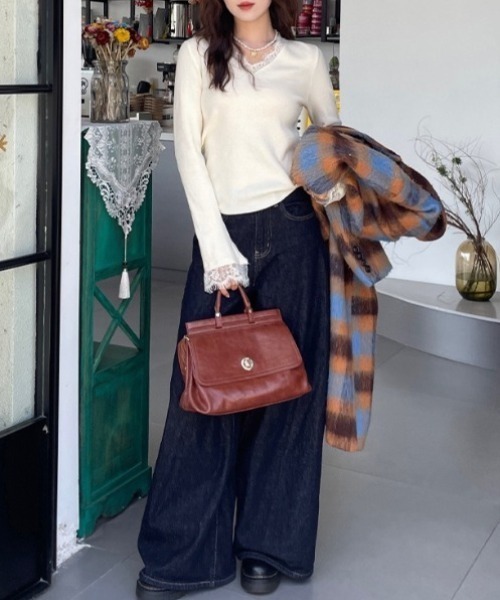 yuue' ( wear )(ユーイ)の「Vネックレース付きリブニットトップス(ニット/セーター・レディース・ブラック/アイボリー・FREE)」の8枚目の写真
