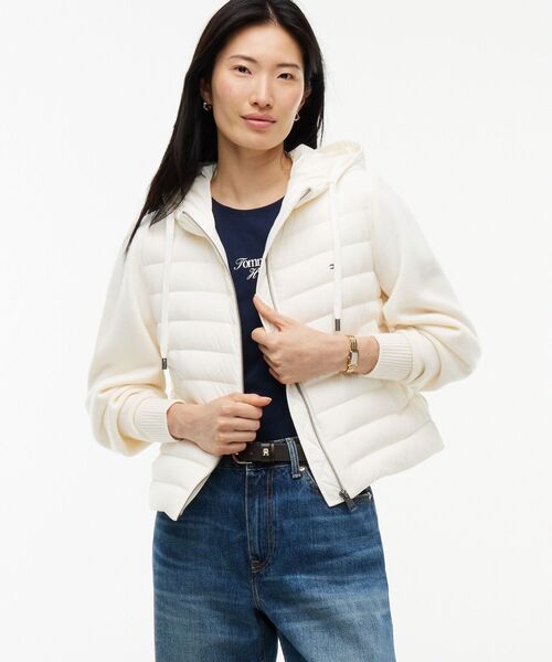 TOMMY HILFIGER(トミーヒルフィガー)の「ミックスメディアジャケット(ブルゾン・レディース・ホワイト・X-SMALL/SMALL/MEDIUM)」の1枚目の写真