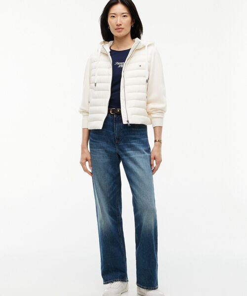 TOMMY HILFIGER(トミーヒルフィガー)の「ミックスメディアジャケット(ブルゾン・レディース・ホワイト・X-SMALL/SMALL/MEDIUM)」の2枚目の写真