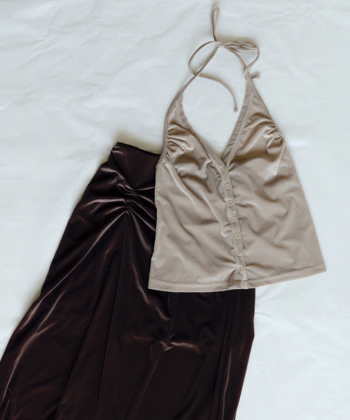 Yuje(ユジェ)の「VELVET SHIRRING SKIRT (2color,2size)(スカート・レディース・ベージュ/ブラウン・SMALL/MEDIUM)」の3枚目の写真