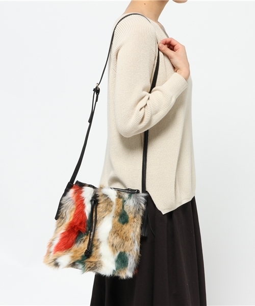 PLAIN CLOTHING(プレーンクロージング)の「MIXフェイクファー巾着バッグ【PLAIN CLOTHING】(ショルダーバッグ・レディース・オレンジ/マルチ/ライトブルー/グリーン・FREE)」の11枚目の写真
