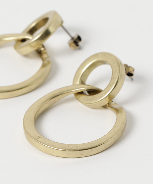 MOUSSY（マウジー）の「CHAIN RING EARRINGS（ピアス（両耳用）・レディース・ゴールド/シルバー・FREE）」の3枚目の写真