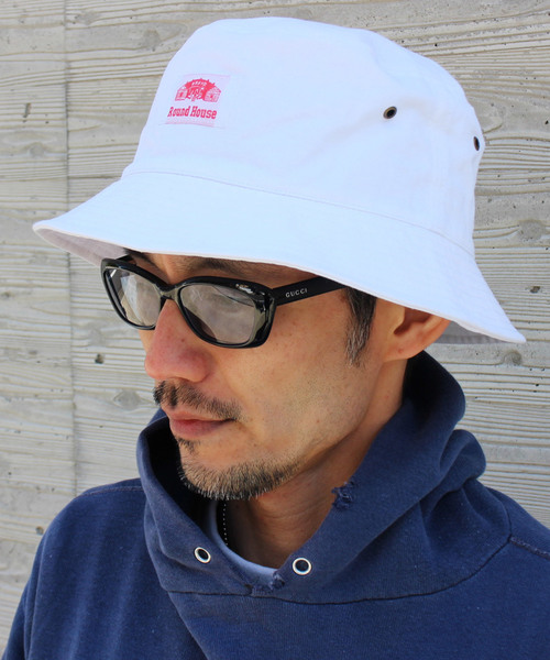 ROUND HOUSE(ラウンドハウス)の「【ROUND HOUSE】ウォッシュド ツイル バケットハット(ハット・メンズ・ホワイト/ブラック/ベージュ/ネイビー/ブラウン/レッド/オリーブ/イエロー/ピンク・FREE)」の2枚目の写真