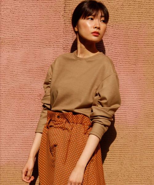 AVIE（アビィ）の「ウールパフスリーブTシャツ（Tシャツ/カットソー・レディース・ブラック/ベージュ/カーキ・38）」の3枚目の写真