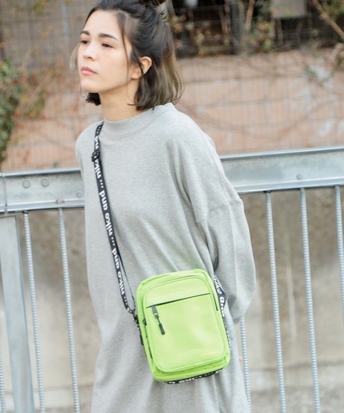 niko and...(ニコアンド)の「オリジナルミニスクエアショルダーバッグ(ショルダーバッグ・レディース・ブラック/ライトグリーン/ピンク/シルバー/サンドグレー/グリーン/ホワイト/オレンジ・FREE/0)」の4枚目の写真