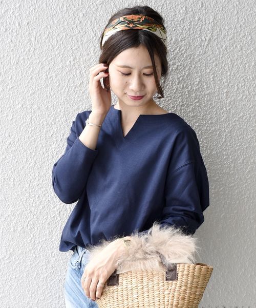 SHIPS(シップス)の「キーネックロングスリーブプルオーバー◇(Tシャツ/カットソー・レディース・ネイビー/ライトブルー/キャメル・ONE SIZE)」の2枚目の写真