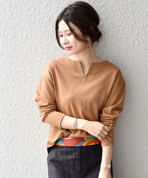 SHIPS(シップス)の「キーネックロングスリーブプルオーバー◇(Tシャツ/カットソー・レディース・ネイビー/ライトブルー/キャメル・ONE SIZE)」の3枚目の写真