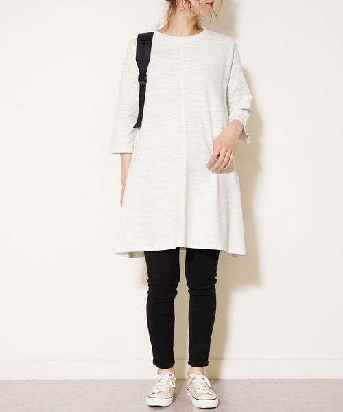 reca（レカ）の「フロントデザイン ゆるシルエットチュニックワンピース（ワンピース・レディース・ブラック/オフホワイト/ピンク/マスタード/モカ・FREE）」の14枚目の写真
