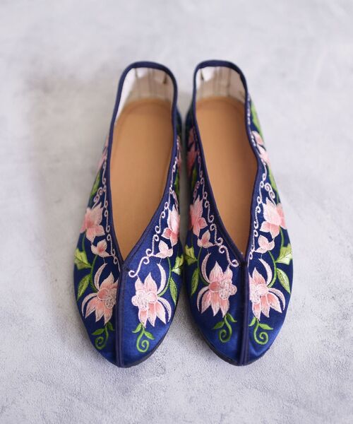 SHIPS(シップス)の「エンブロイダリーサテンシューズ◆(バレエシューズ・レディース・オフホワイト/ブラック/ライトグレー/ブルー/グリーン/ゴールド・30/40/50)」の5枚目の写真