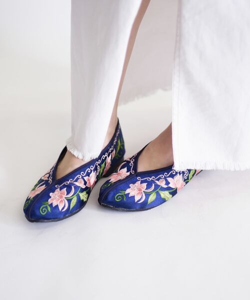 SHIPS(シップス)の「エンブロイダリーサテンシューズ◆(バレエシューズ・レディース・オフホワイト/ブラック/ライトグレー/ブルー/グリーン/ゴールド・30/40/50)」の15枚目の写真