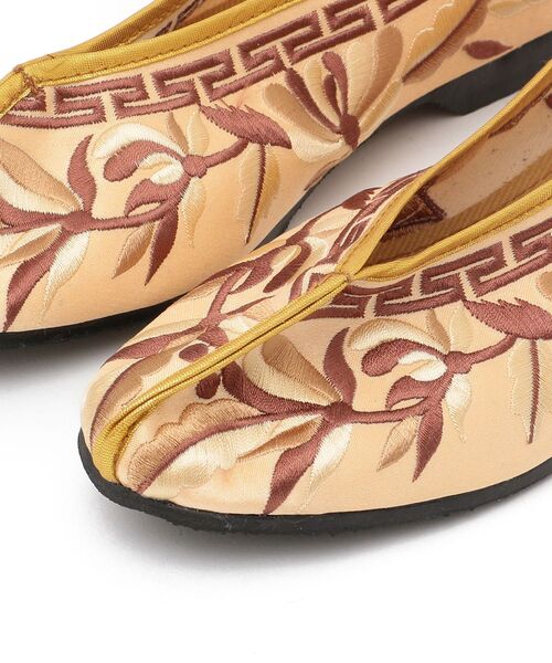 SHIPS(シップス)の「エンブロイダリーサテンシューズ◆(バレエシューズ・レディース・オフホワイト/ブラック/ライトグレー/ブルー/グリーン/ゴールド・30/40/50)」の11枚目の写真