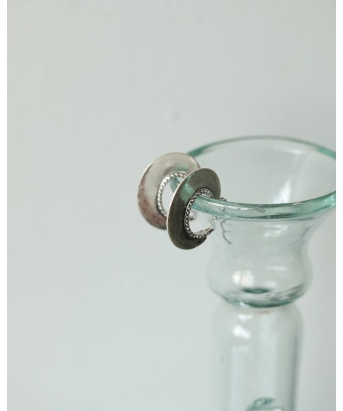 TODAYFUL（トゥデイフル）の「プレートフープピアス（ピアス（両耳用）・レディース・シルバー/ゴールド・FREE）」の4枚目の写真