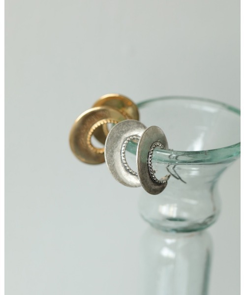 TODAYFUL（トゥデイフル）の「プレートフープピアス（ピアス（両耳用）・レディース・シルバー/ゴールド・FREE）」の3枚目の写真