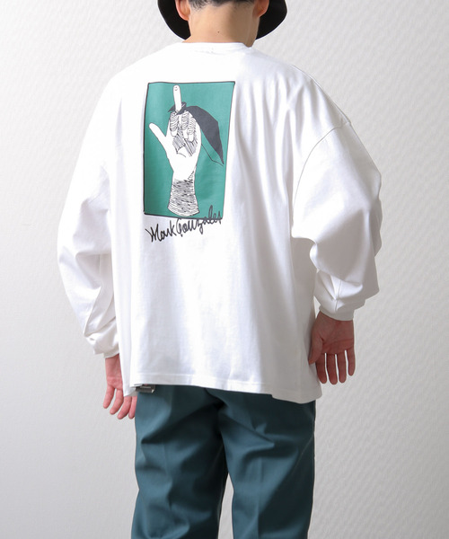 Mark Gonzales(マーク・ゴンザレス)の「【別注】【Mark Gonzales/マークゴンザレス】プリントイラストビッグロンT 長袖Tシャツ(Tシャツ/カットソー・メンズ・グレー/ホワイト/パープル/ブルー/ブラック/グリーン・LARGE/MEDIUM)」の2枚目の写真